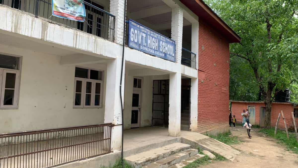 Hindu teacher shot dead outside government school in Kashmir Hindu teacher shot dead outside government school in Kashmir