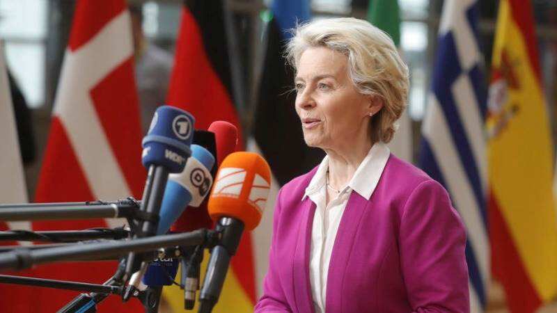 EU leaders agree to cut 90% of oil imports by year end