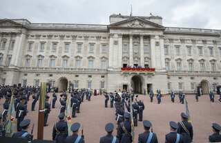28-year-old man arrested for trespassing Buckingham Palace. Told staff ‘Want to see the Queen’