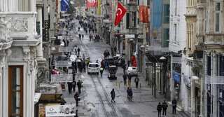 Man sets himself on fire in Istanbul as bystanders click selfies