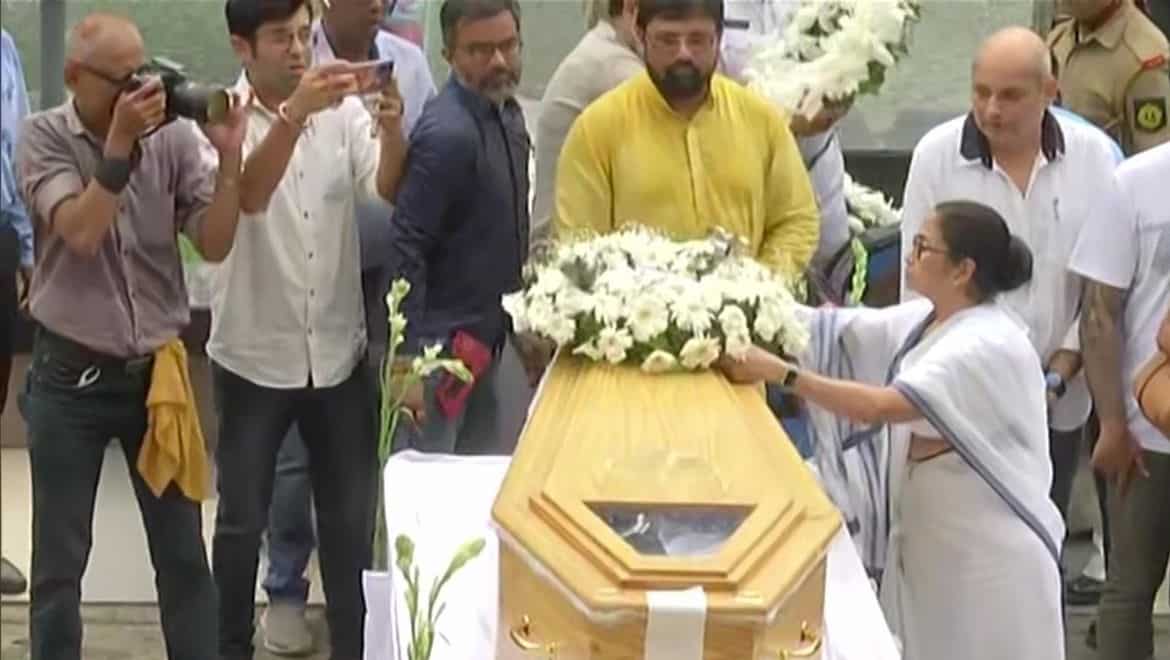 West Bengal Chief Minister Mamata Banerjee offers floral tribute to KK