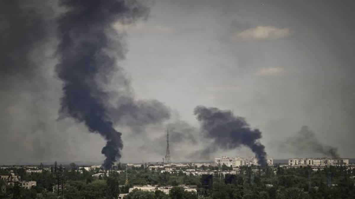 Russia advances on Severodonetsk, troops fight in streets Russia advances on Severodonetsk, troops fight in streets