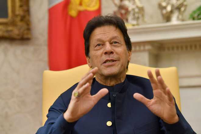 Pakistan: Ex-husband of Imran Khan's wife accuses the couple of 'fornication' and 'fraudulent marriage'