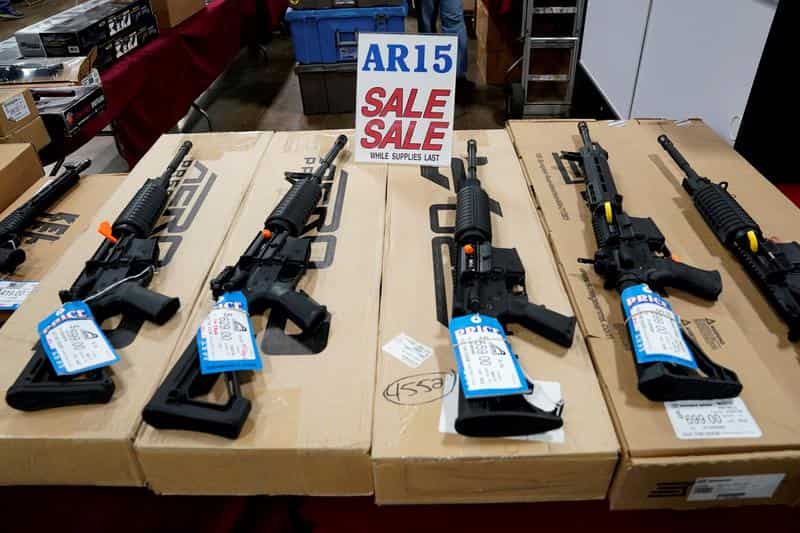 New York passes bill barring anyone under 21 to buy or own semi-automatic guns