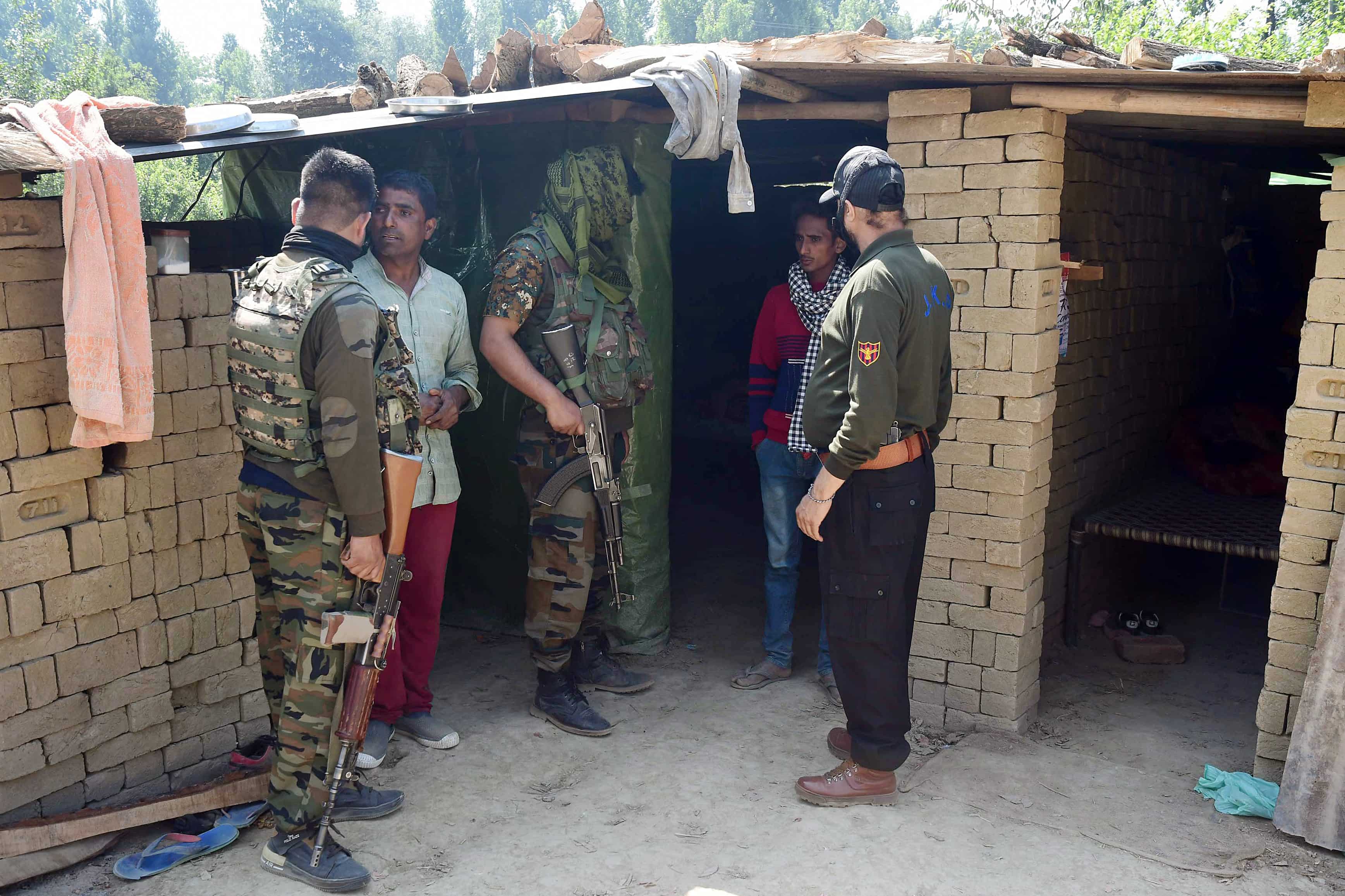 Kashmir: Two migrant labourers injured after terrorists hurl grenades; valley under grip of fear Kashmir: Two migrant labourers injured after terrorists hurl grenades; valley under grip of fear