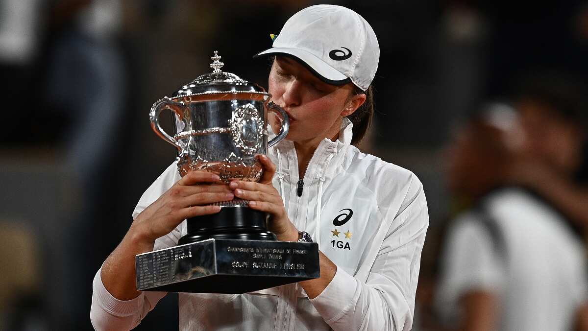 World no.1 Iga Swiatek demolishes Coco Gauff in straight sets to win second French Open title World no.1 Iga Swiatek demolishes Coco Gauff in straight sets to win second French Open title
