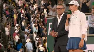 WATCH: Iga Swiatek receives standing ovation for 'Stay strong Ukraine' message after French Open win