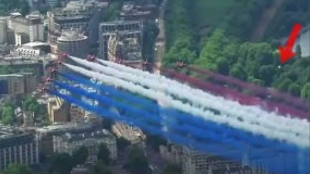 Watch: Netizens spot 'UFO' at Queen’s Platinum Jubilee celebrations. Find out truth Watch: Netizens spot 'UFO' at Queen’s Platinum Jubilee celebrations. Find out truth
