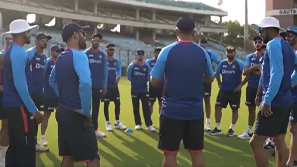 WATCH: Head coach Rahul Dravid gives pep talk as Team India begin training for South Africa T20I series WATCH: Head coach Rahul Dravid gives pep talk as Team India begin training for South Africa T20I series