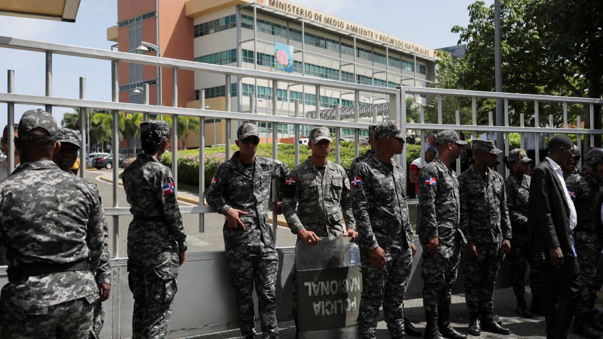 Dominican environment minister's childhood friend kills him in his office