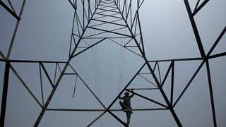 Facing 'severe' energy crisis, Pakistan reverts to five-day work week