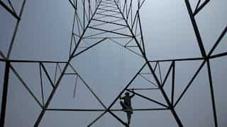 Facing 'severe' energy crisis, Pakistan reverts to five-day work week