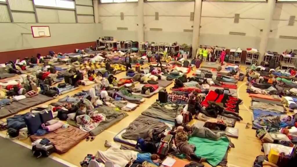 Migrants from Peru, Mexico, Colombia try to cross border to escape violence