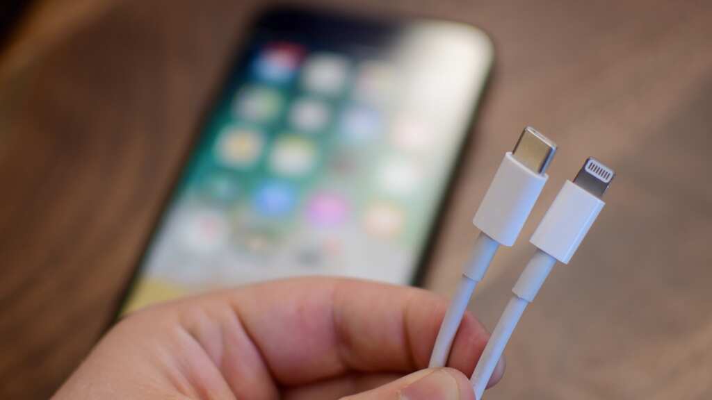 EU agrees to make single charging point for all devices