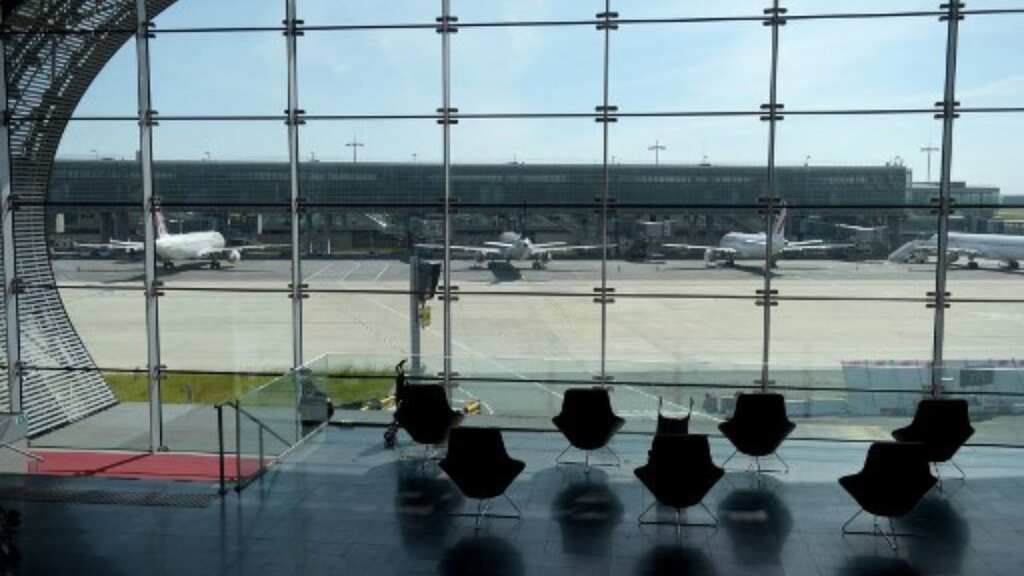 Strike to ground quarter of flights at Paris airport