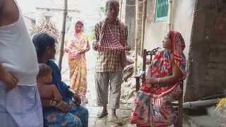 Indian couple forced to beg to collect money for 'bribe' to get son's body from hospital in Bihar state