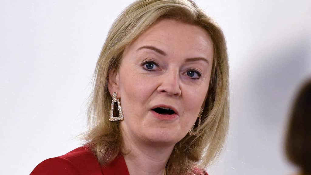 UK foreign secretary sacks top advisor for her remarks on PM Johnson