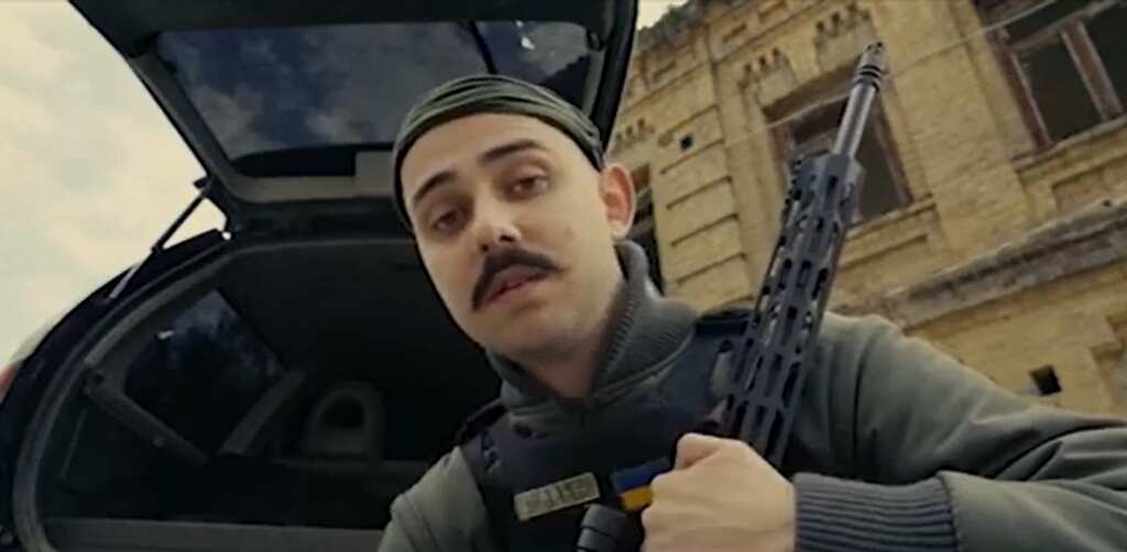 Russian invasion continues | Ukraine soldier: Music helps combat stress