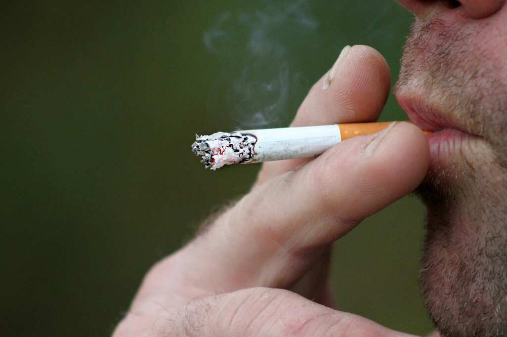 Canada to put graphic health warning on each cigarette