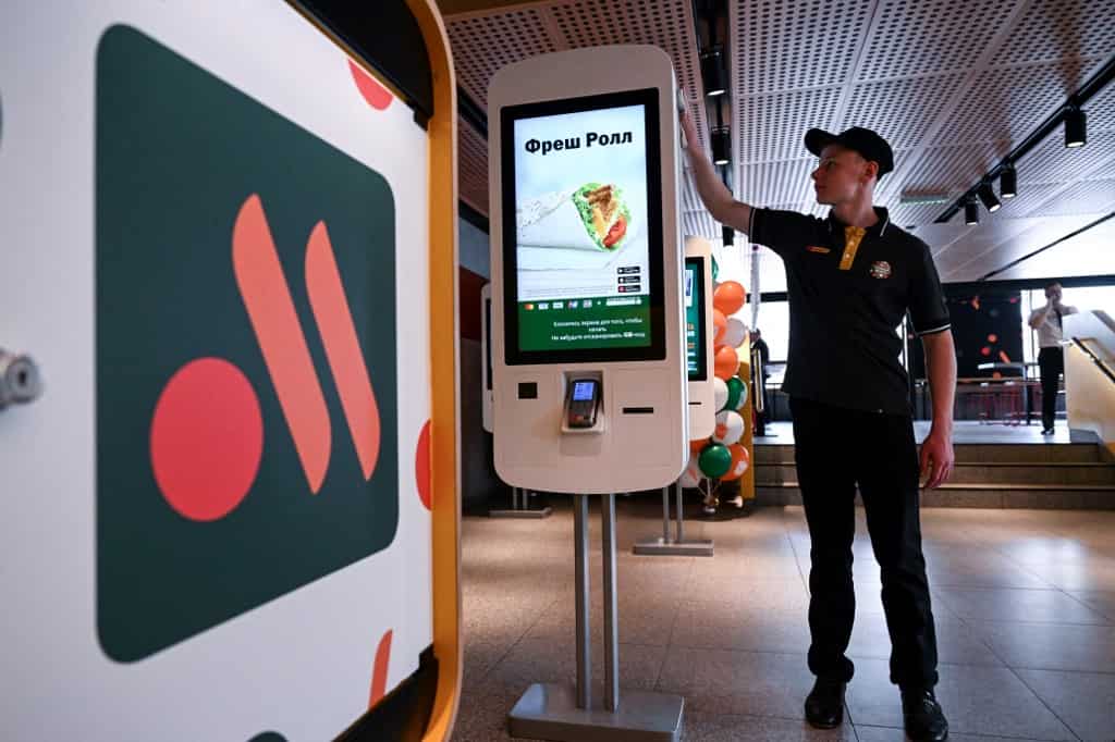 ‘Vkusno & tochka’: Russia’s McDonald’s reopens under new brand name in Moscow