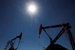 Oil falls on Beijing's COVID-19 warning and inflation concerns