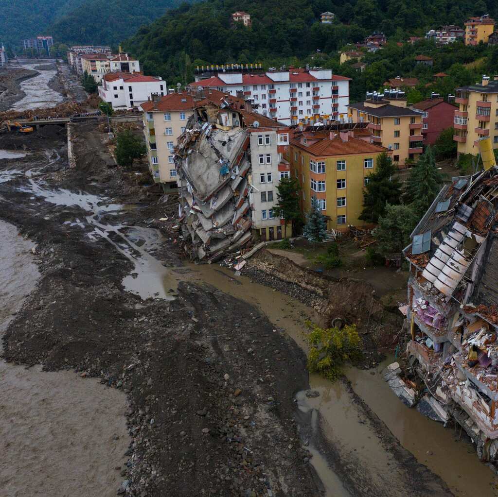 Flash floods ravage parts of Turkey, around 5 deaths reported
