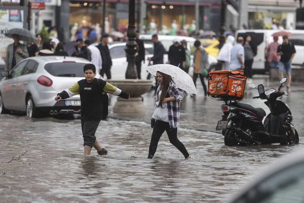 Turkiye: Rainfall and floods hit the capital Ankara, around 5 deaths reported so far