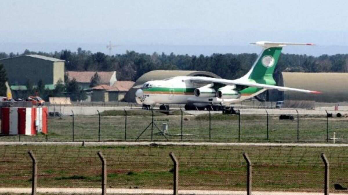 Argentina seizes passports of grounded plane's Iranian crew Argentina seizes passports of grounded plane's Iranian crew