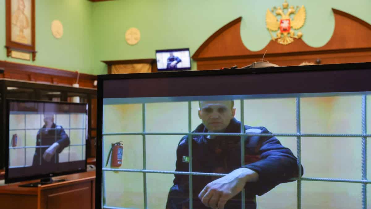 Russia: Kremlin critic Alexei Navalny moved to 'strict-regime' penal colony Russia: Kremlin critic Alexei Navalny moved to 'strict-regime' penal colony