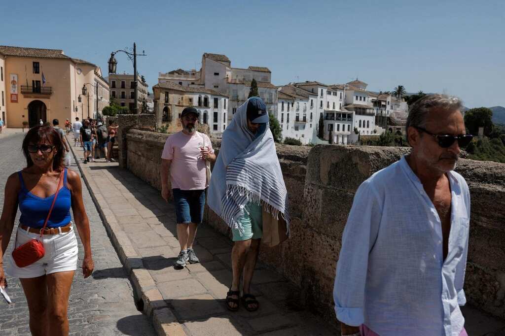 Extreme heat grips European countries | Temperatures cross 43°C in several parts of Spain