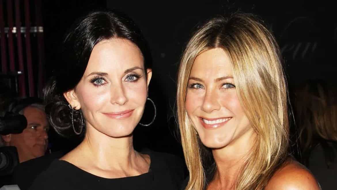 Jennifer Aniston sends a cute birthday wish to friend Courteney Cox(01)