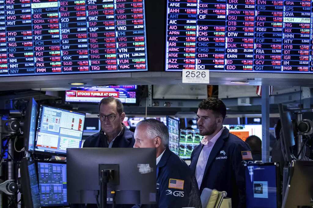 Wall Street plunges as recession fear grows