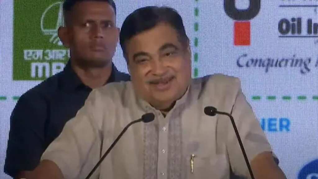 ‘New law’ on cards: Rs 500 reward for sharing picture of wrongly parked vehicle soon, says Indian Minister
