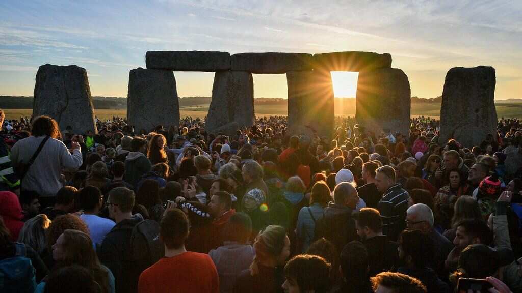 Thousands to gather to celebrate summer solstice at Britain's Stonehenge