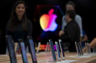United States: Apple store workers vote to form union
