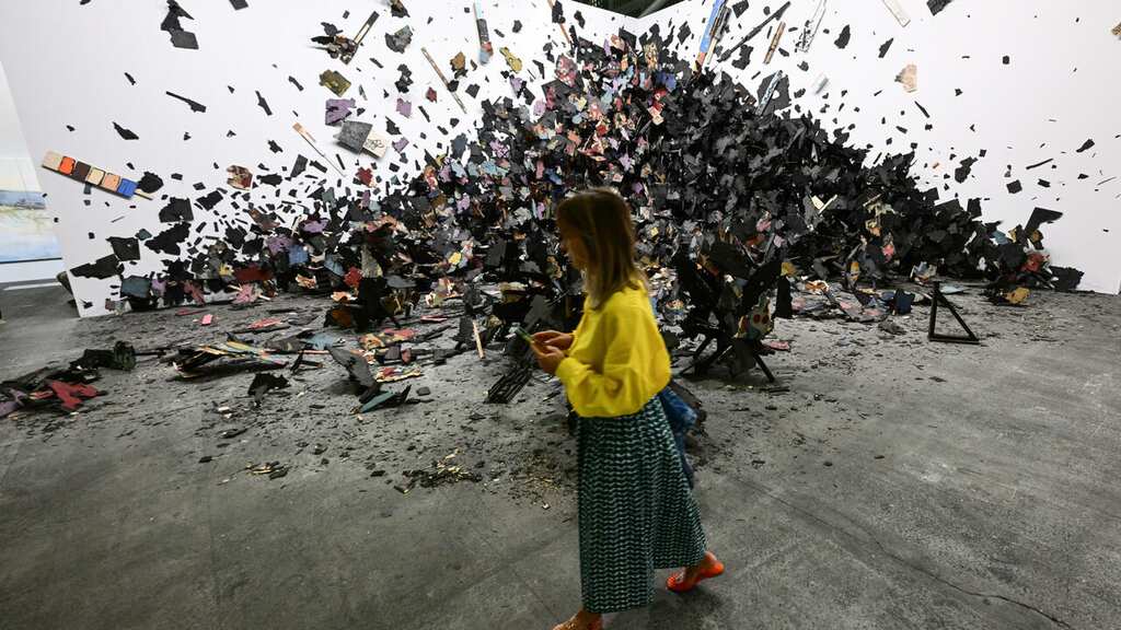 Switzerland: Artists show the truth of humanity through artworks