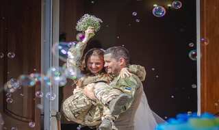 Ukrainian couple gets married in military uniform amid Russian invasion - WATCH