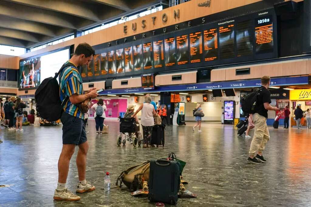 Britain kicks off biggest rail strike in 30 years | Workers demand higher wages