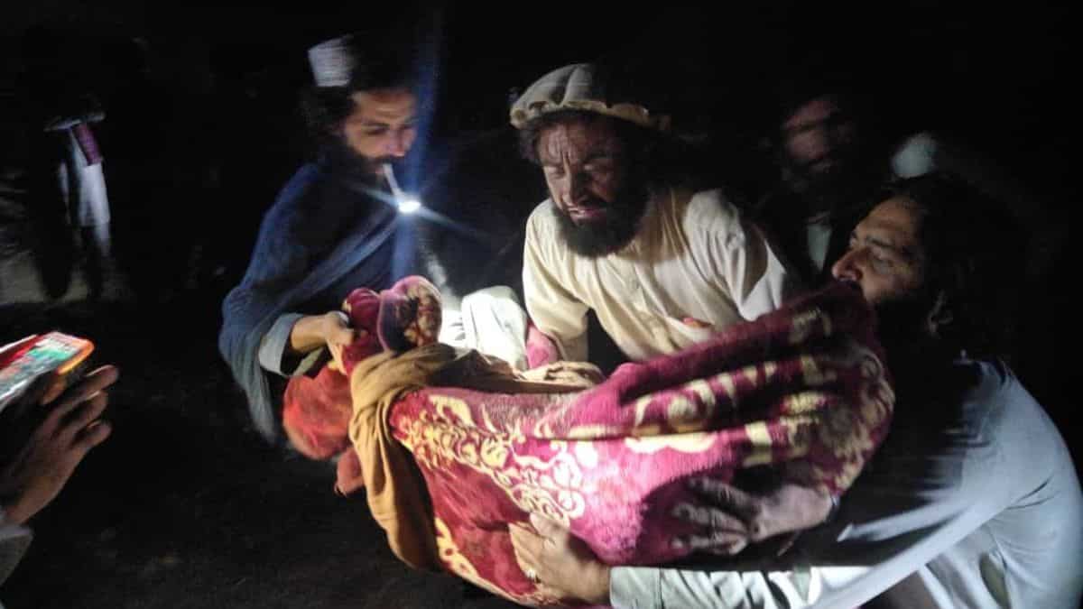 At least 1000 people killed and 600 wounded after magnitude-6.1 earthquake hits eastern Afghanistan At least 1000 people killed and 600 wounded after magnitude-6.1 earthquake hits eastern Afghanistan