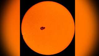 Giant sunspot that can emit strong solar flares is facing Earth, experts raise concern