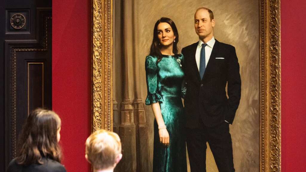 Kate Middleton & Prince William look elegant in their first joint portrait