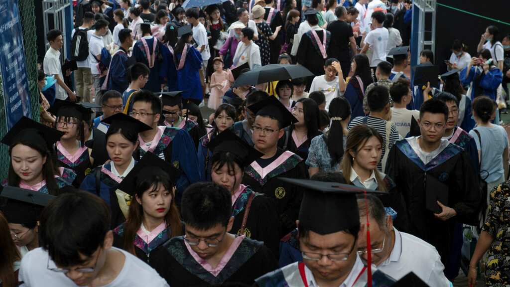Covid, lockdowns and now unemployment: 10.8 millions university graduates face a dark future in China