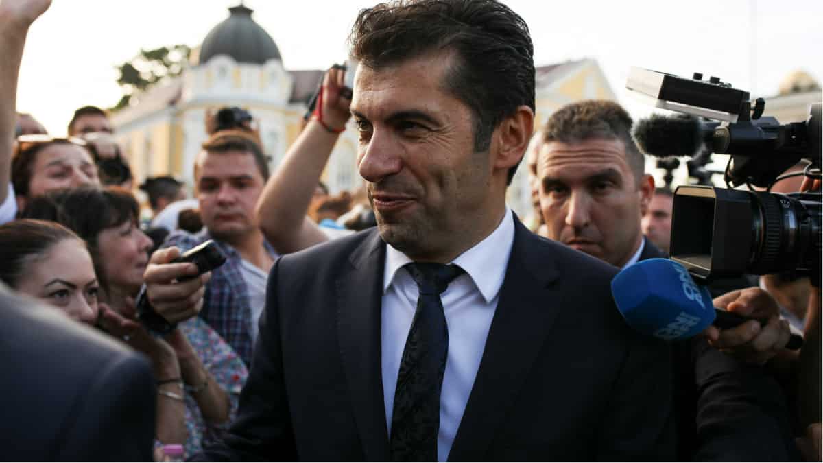 Bulgarian government loses no-confidence vote, early elections loom Bulgarian government loses no-confidence vote, early elections loom