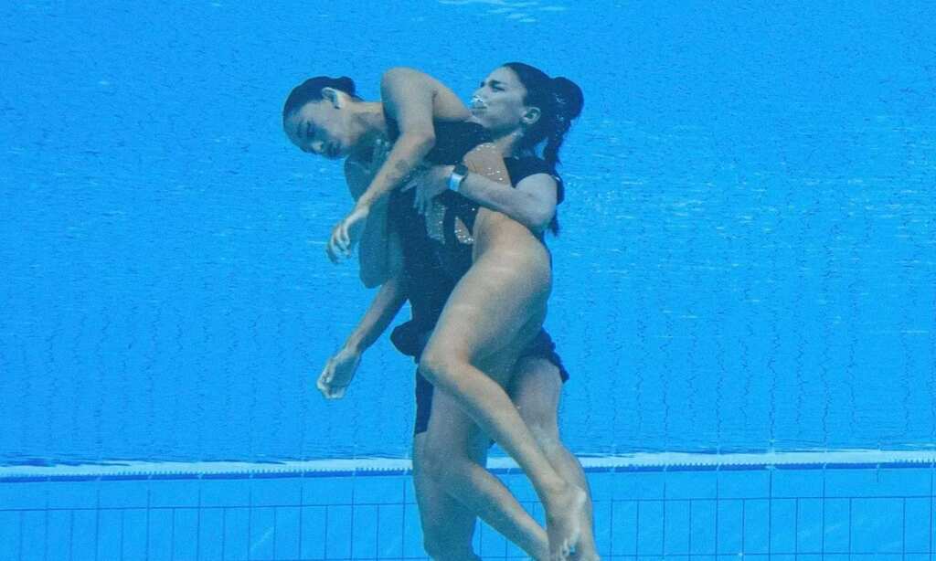 American swimmer Anita Alvarez saved from drowning by Coach Andrea Fuentes