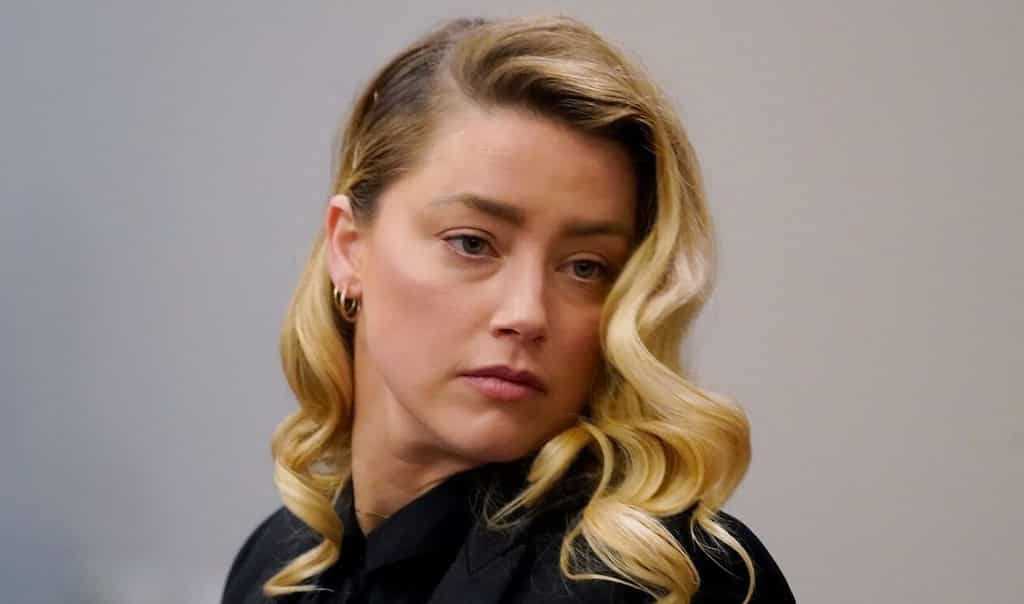 Amber Heard seen 'kissing' Cara Delevingne in Johnny Depp's elevator in viral pics from 2016