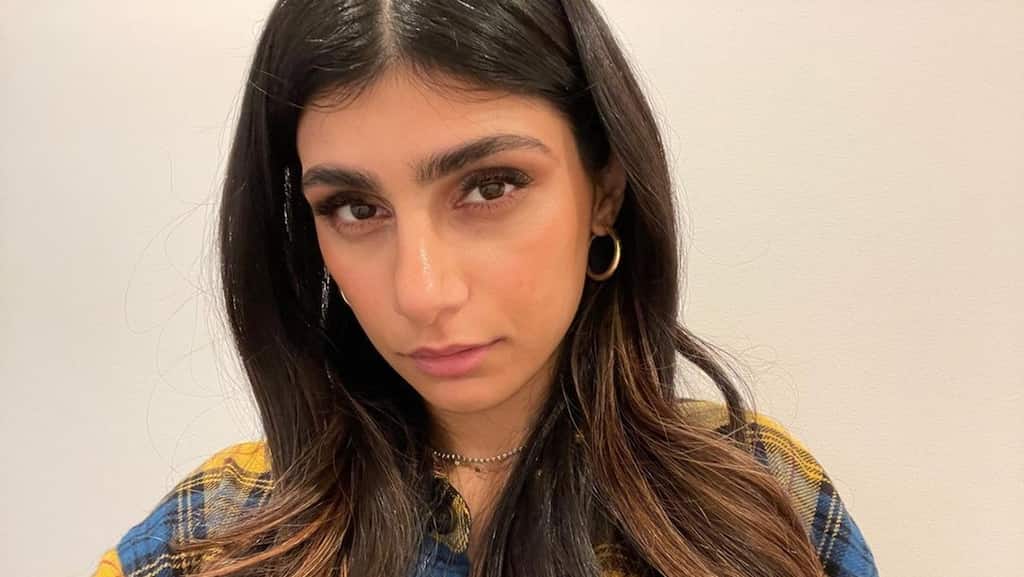 Man irks wife by recognising former adult star Mia Khalifa, makes up with an expensive Birkin bag