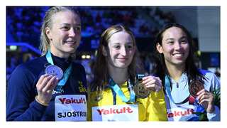 Australia's Mollie O''Callaghan secures 100m freestyle gold, Ryan Murphy clinches gold in 200m backstroke