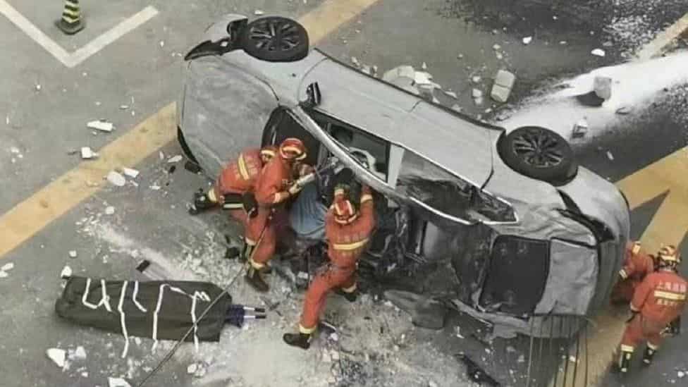 Two killed after China’s NIO electric car falls from third floor of Shanghai headquarters Two killed after China’s NIO electric car falls from third floor of Shanghai headquarters