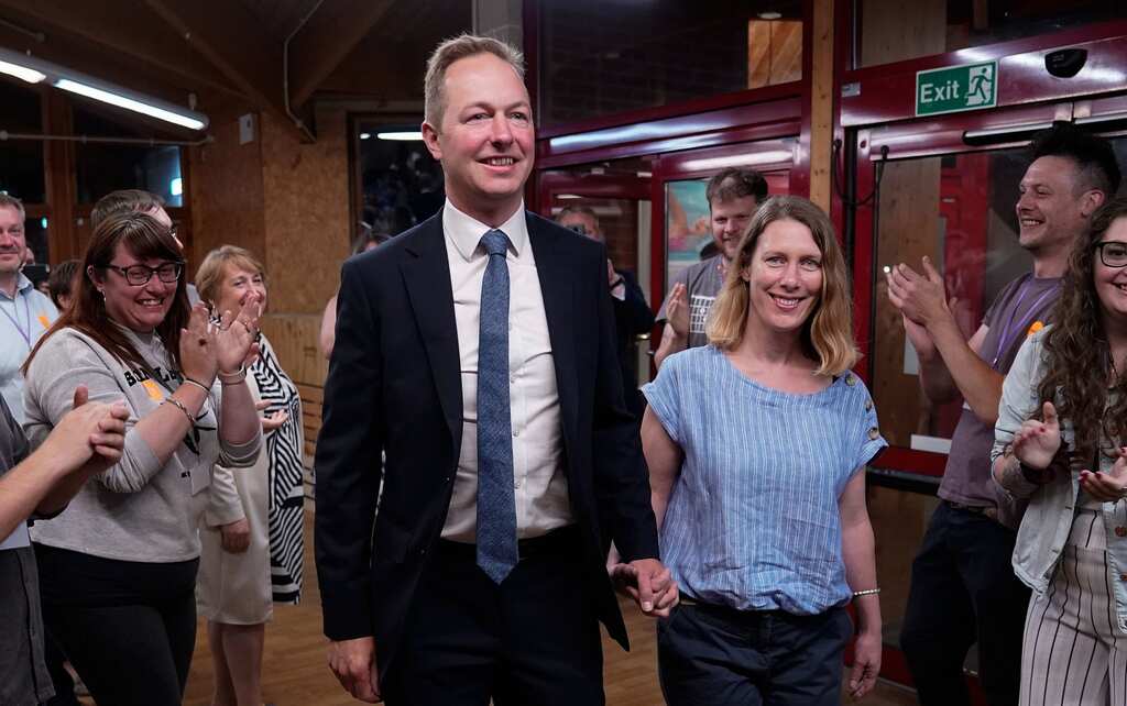 UK: Tories lose both seats in by-elections