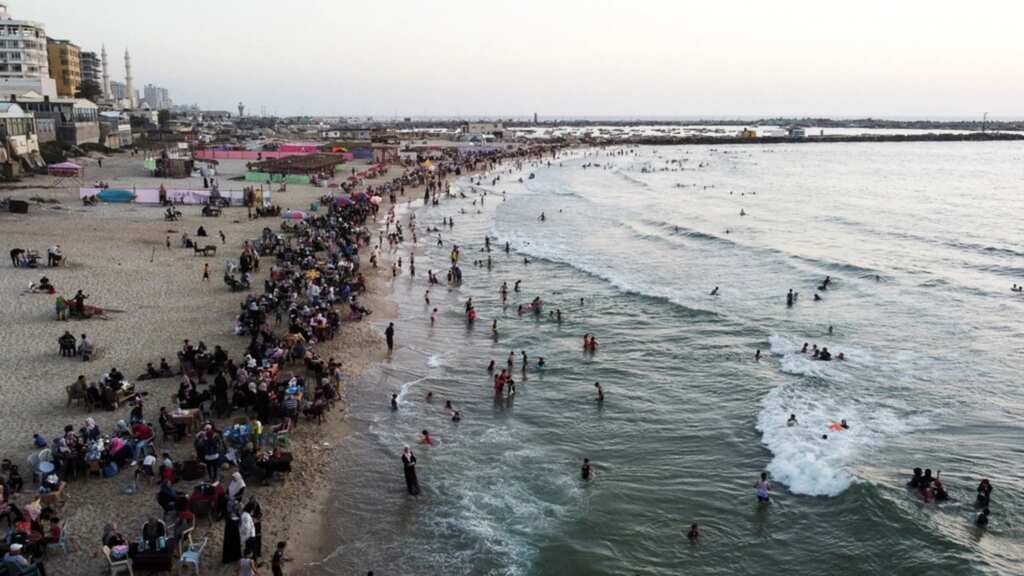 People in Gaza enjoy clean & safe seawater after 2 years